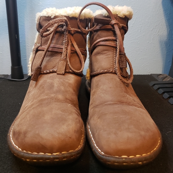 UGG 5587 Brown Leather Sheepskin Lined Boots Size 8 - Picture 2 of 10
